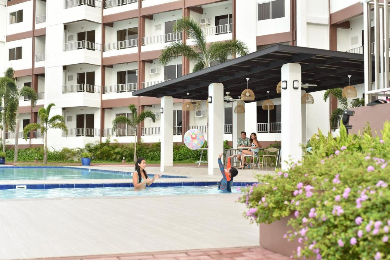 Holiday Oceanview Residences And Resort Самал Екстериор снимка